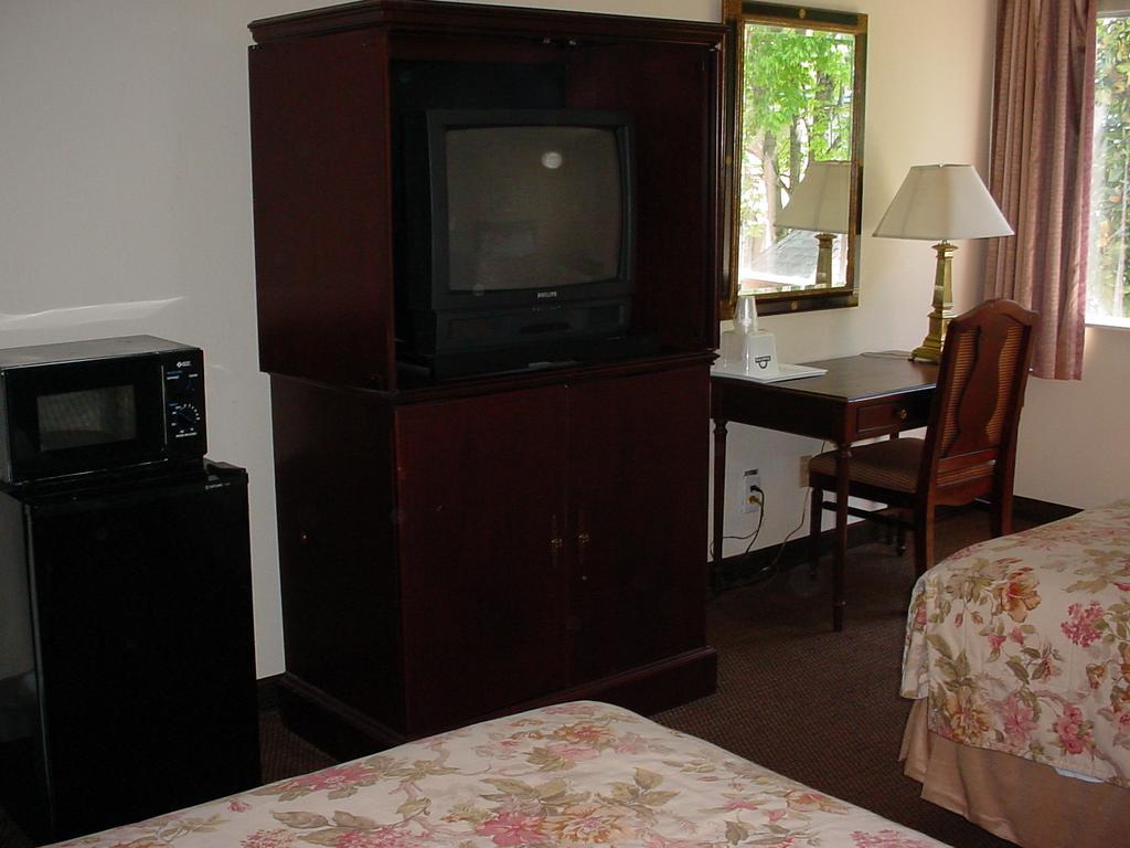 Rodeway Inn Montgomery Ruang foto