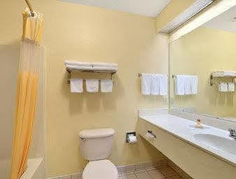 Rodeway Inn Montgomery Bagian luar foto