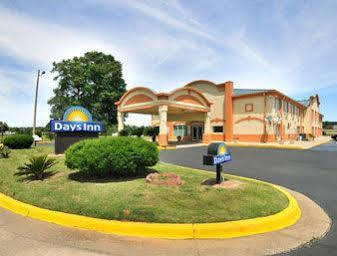 Rodeway Inn Montgomery Bagian luar foto